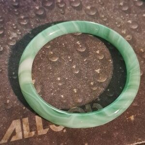 Vintage Green Swirled Class Bracelet